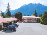 Red Roof Motor Inn - Motels