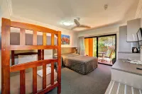 Kacy's Bargara Beach Motel - balcony