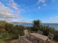 4 East Cliff - parking