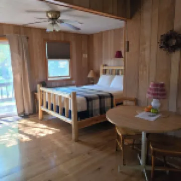 划槳者休息湖畔小屋和酒店 哈密爾頓縣酒店