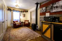 Alpen Way Chalet Mountain Lodge Hotels in Evergreen