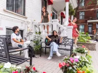 Auberge Saintlo Montréal Hostel Hotels in Montreal