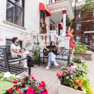 Auberge Saintlo Montréal Hostel