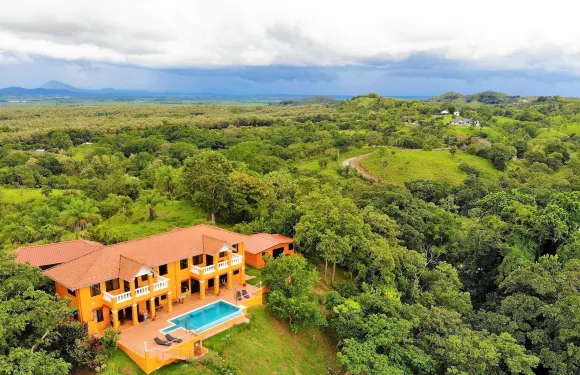 博卡奇卡灣生態小屋酒店