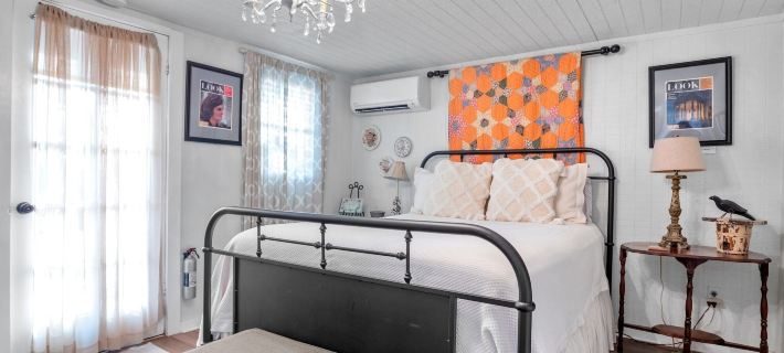 Serendipity 1 Bedroom Cottage by Redawning Hotels in Fredericksburg