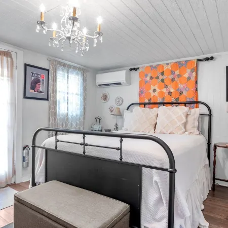 Serendipity 1 Bedroom Cottage by Redawning