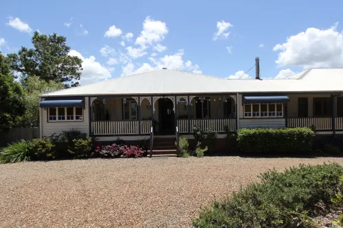 Gridley Homestead B&B - parking