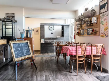 Hôtel de la Gare Отели в г. Сюржер