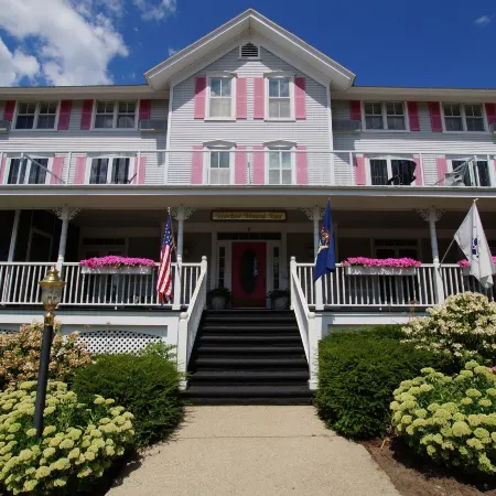 Harbor House Inn