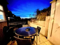 Contemporary Home in Friendly Easton, Free Parking Hotels in Keynsham