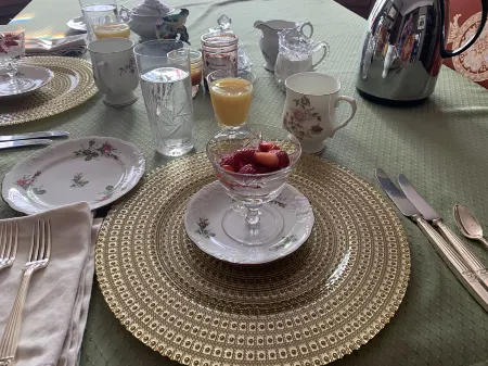 Green Oaks B&B Отели рядом с достопримечательностью «Сентенниал Лилак Гарден»