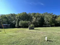 JI4, King Guest Room at the Joplin Inn at entrance to the resort by RedAwning Hotels in Mount Ida