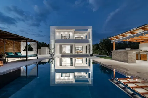 Antonia Villa - Luxurious Serenity with Private Pool, by ZanteWize -  Casas de vacaciones