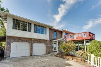 Federal Way Vacation Rental Bay and Mountain Views! Hotels near Weyerhaeuser King County Aquatic Center