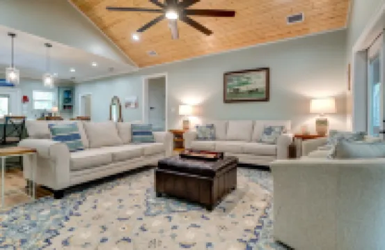 終於 - 1011馬奎特廣場4卧室家庭住宅，由RedAwning提供 多芬島酒店