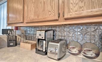 Creekside Home w/ Patio, Walk to Manitou Incline!
