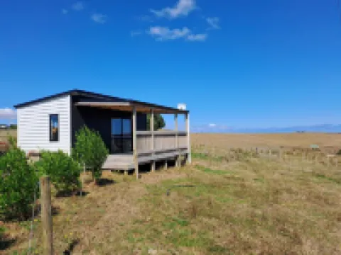 Comfortable studio with stunning mountain & ocean views – Your perfect getaway! Hotels in Raglan