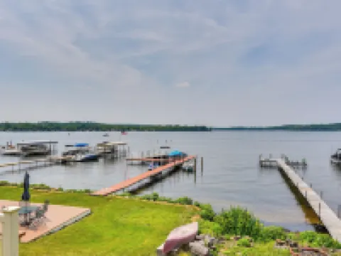 Bemus Point Vintage Suite w/ Soaking Tub & Kitchen Hotels in Bemus Point