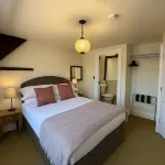 เดอะ คราวน์ อินน์ โรงแรมใน