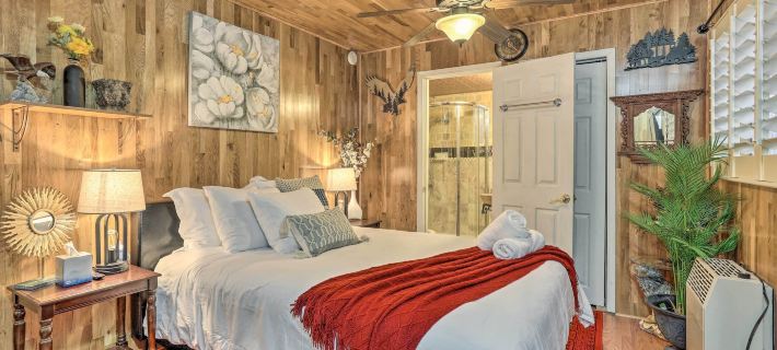 1 Mi to Lake Gregory Boho Crestline Cabin Hotels in Crestline