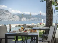 ホテル ドゥ ラック - リラックス アティチュード ホテル ブレンゾーネ・スル・ガルダのホテル