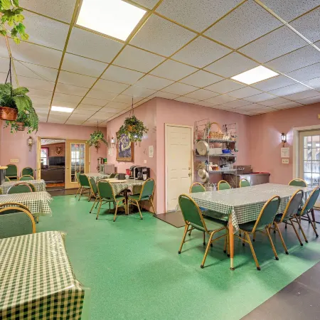 Lanesville Home w/ Pool Table, Bar & Deck!