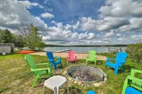Northern Nights Beachfront Cottage in Kalkaska - parking