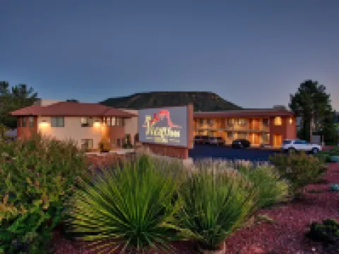 The Views Inn Sedona Hotels near Grasshopper Point Picnic Area
