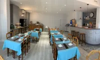Hotel du Midi Hôtels à : Cornillon-Confoux
