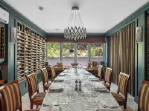 Royal Palms Hotel Hotels in Hamilton