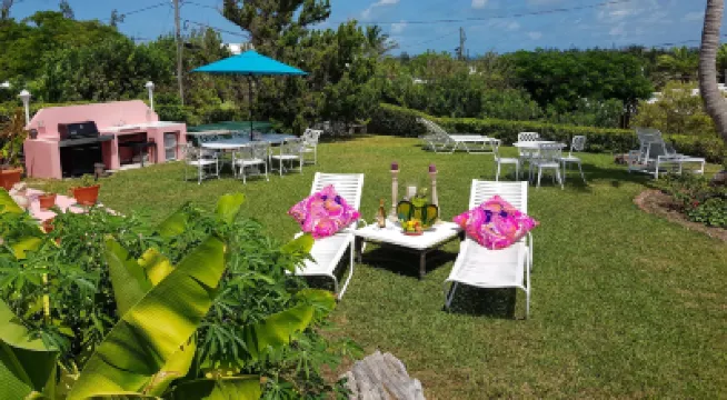 Bermuda Connections Guest House Hotels near Gibb's Hill Lighthouse