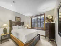 Amazing Pet-Friendly Executive Home, Ski-in Walk-Out - LR884 by Redawning - Bungalows