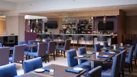 Holiday Inn Toronto International Airport by IHG - bar