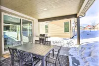 Stunning Granby Home w/ Hot Tub: Hike & Ski! - Pysäköinti