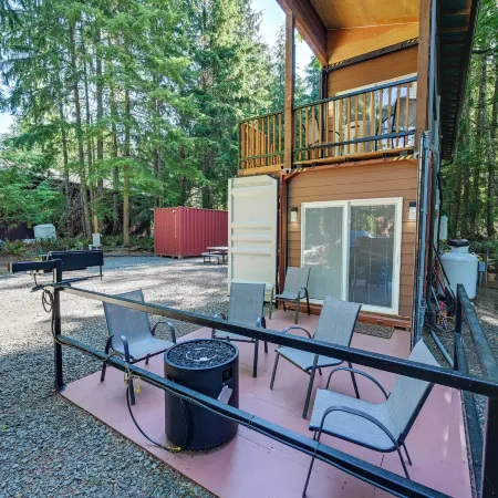 Unique Container Studio w/ Deck & Fire Pit!
