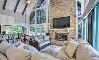 Brookeland Resort Cabin w/ Golf + Lake Access
