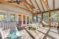 Secluded Hamilton Cabin Retreat w/ Private Lake! - parking