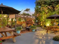 Oasis Hotel Hotels near Museum of Discovery and Science
