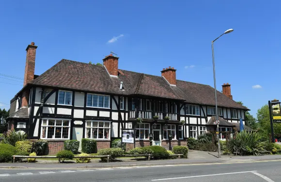 皇冠 - 德羅伊特威奇馬斯頓旅館