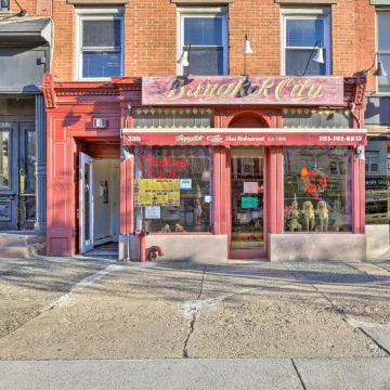 Couples World Cub Hub! Walk to Public Transit