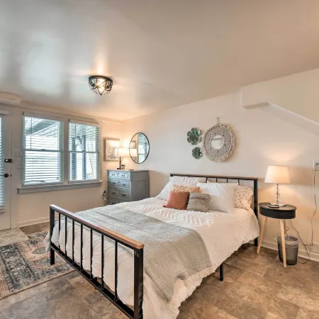 Dreamy Lake Norman Cottage w/ Panoramic Lake Views Hotels in Fallstown