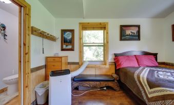 Cozy Countryside Cabin in Robie Creek Park!