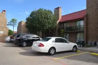 Hawthorn Extended Stay by Wyndham Richardson - parking