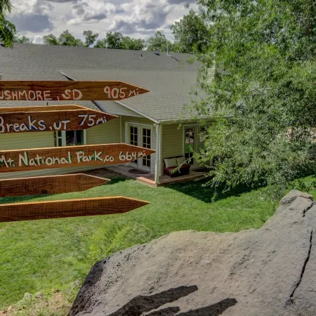 Pecan Point by Kabino Mountain Trail Access Foosball Table Private Yard Firepit WiFi Grill