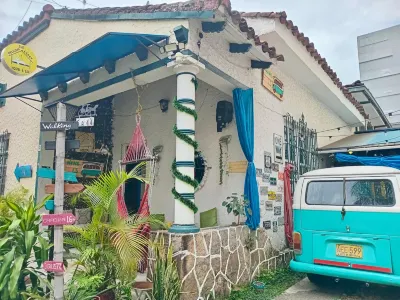 The Pelican Larry Hostel Hotel a 