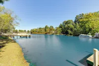 Waterfront Lake Hickory Retreat w/ Private Dock! - Homestays