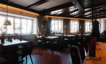 Landhotel Und Weingasthof Schwarzer Adler