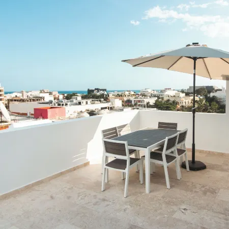 B10 Distinctive Hotel