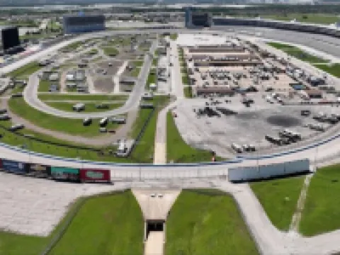 Spacious Family Friendly Retreat Centrally Located with Big Backyard 凱勒酒店