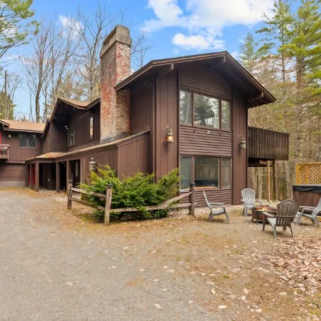 Stratton Mountain Getaway: 30% Off Ski Chalet w/Hot Tub, Firepit, & Pond Views